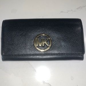 EUC Michael Kors Fulton Black Pebble Leather Carryall Wallet